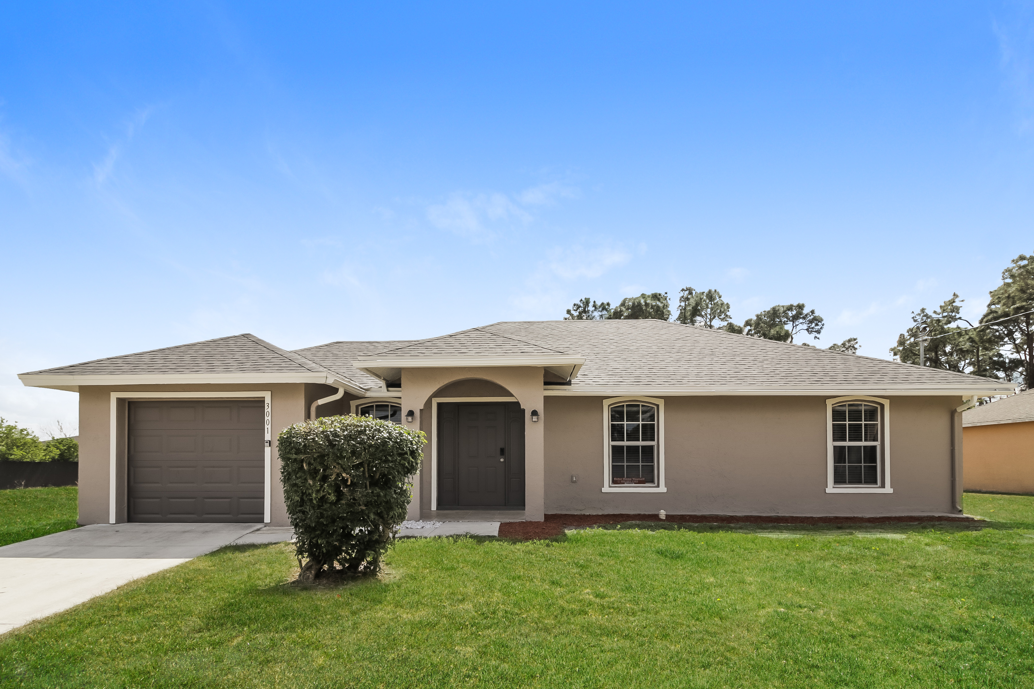 3001 37th ST SW Lehigh Acres, FL 33976